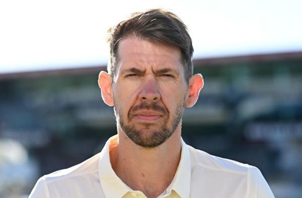 County Cricketer Tom Bailey Drops Mobile Phone While Batting in Bizarre On-Field Moment